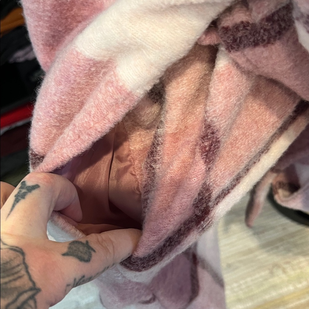 #22. Pink plaid jacket. 3x - Picture 5 of 14